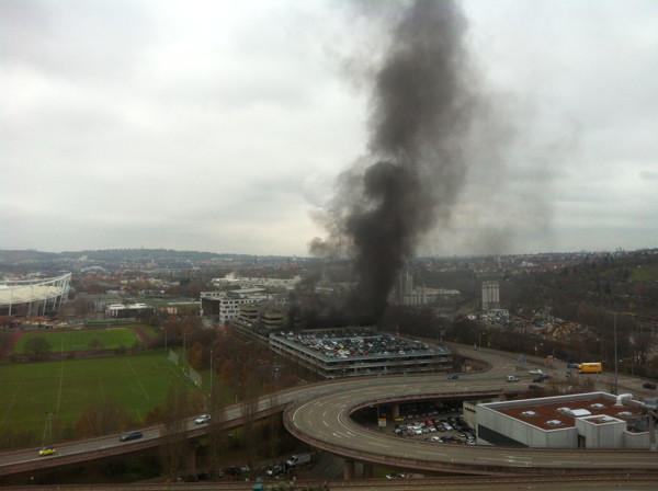 stuttgart_grossbrand_parkhaus_neckarpark