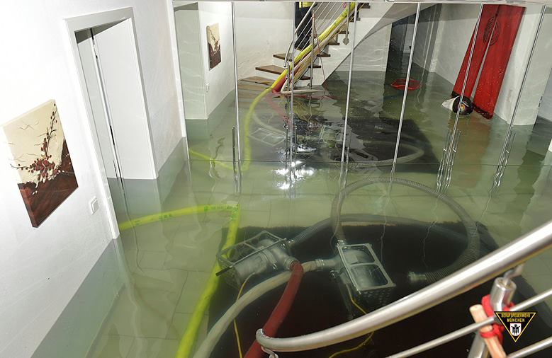Massiver ‪Wasserschaden‬ im Keller [ Einsatzbericht / München ]
