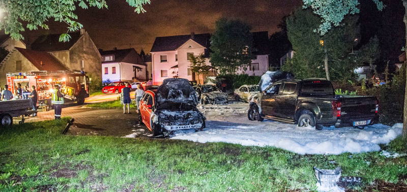 wadgassen_brandstiftung_pkw_feuerwehrhau