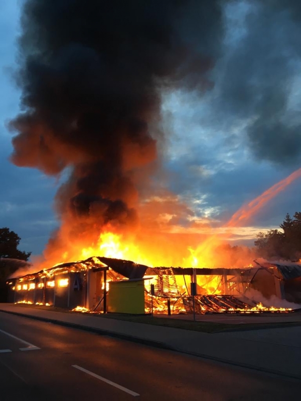 celle_supermarkt_durch_feuer_voellig_zer