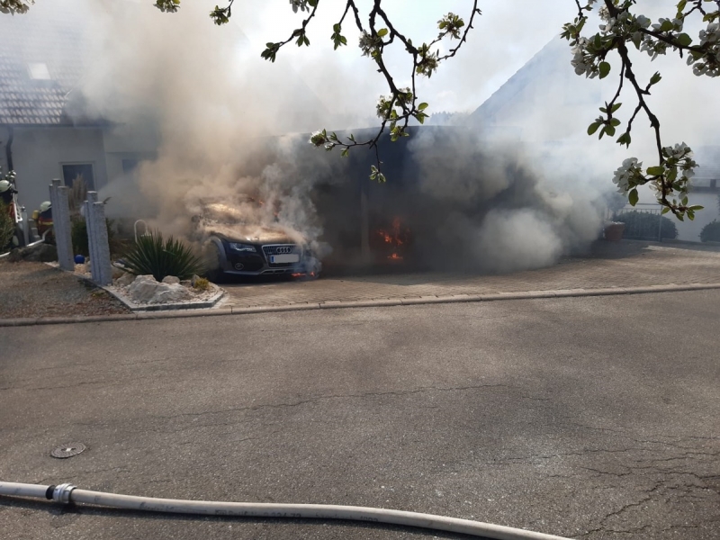 Brand Eines Carports Und Schuppens Und Ein Flachenbrand