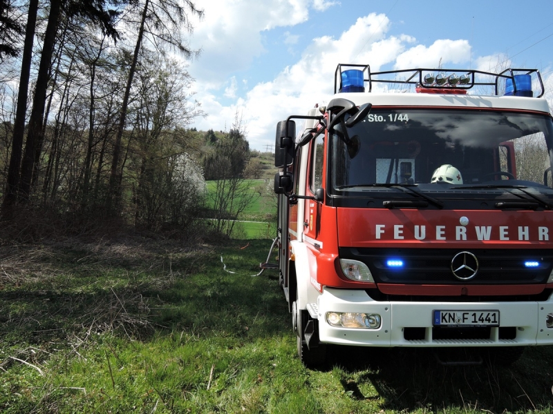 Brand Eines Carports Und Schuppens Und Ein Flachenbrand