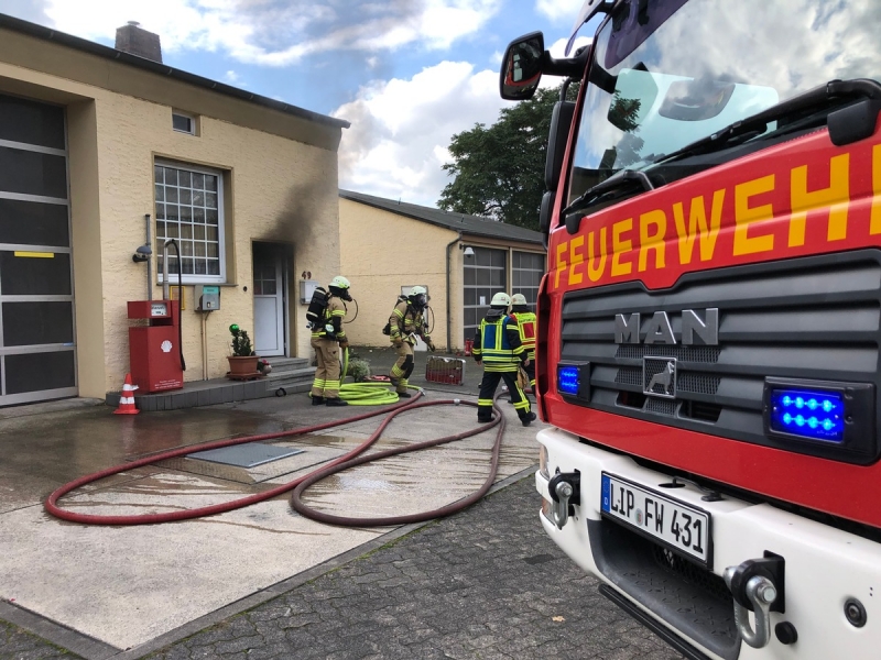 Feuerwehr rettet zwei Kanarienvögel nach Kellerbrand [ Einsatzbericht