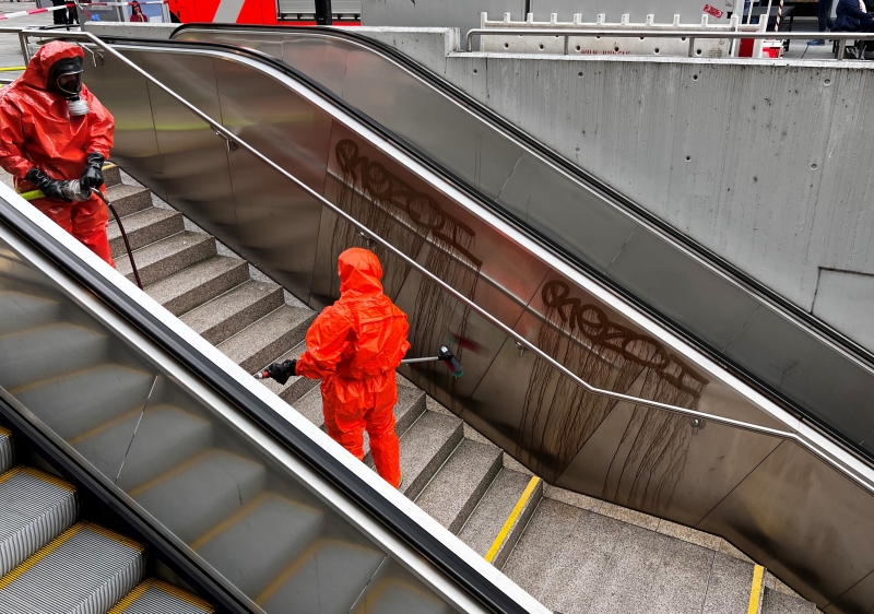 stuttgart_einsatz_durch_saeure-graffitis_am_hauptbahnhof_stuttgart.jpg