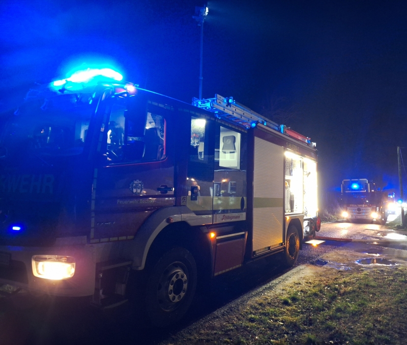 Auto brennt in Stuttgart: 56-Jähriger ignoriert Warnungen der