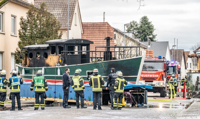 Augsburg, Mülltonnen in Brand gesteckt - Polizei ermittelt