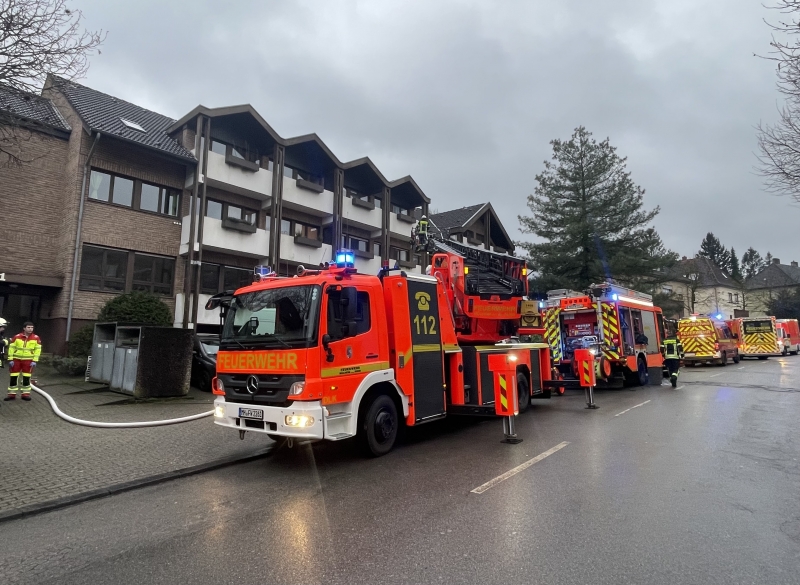 Lkw kollidiert in Rastatt mit Hauswand: Fahrer eingeklemmt