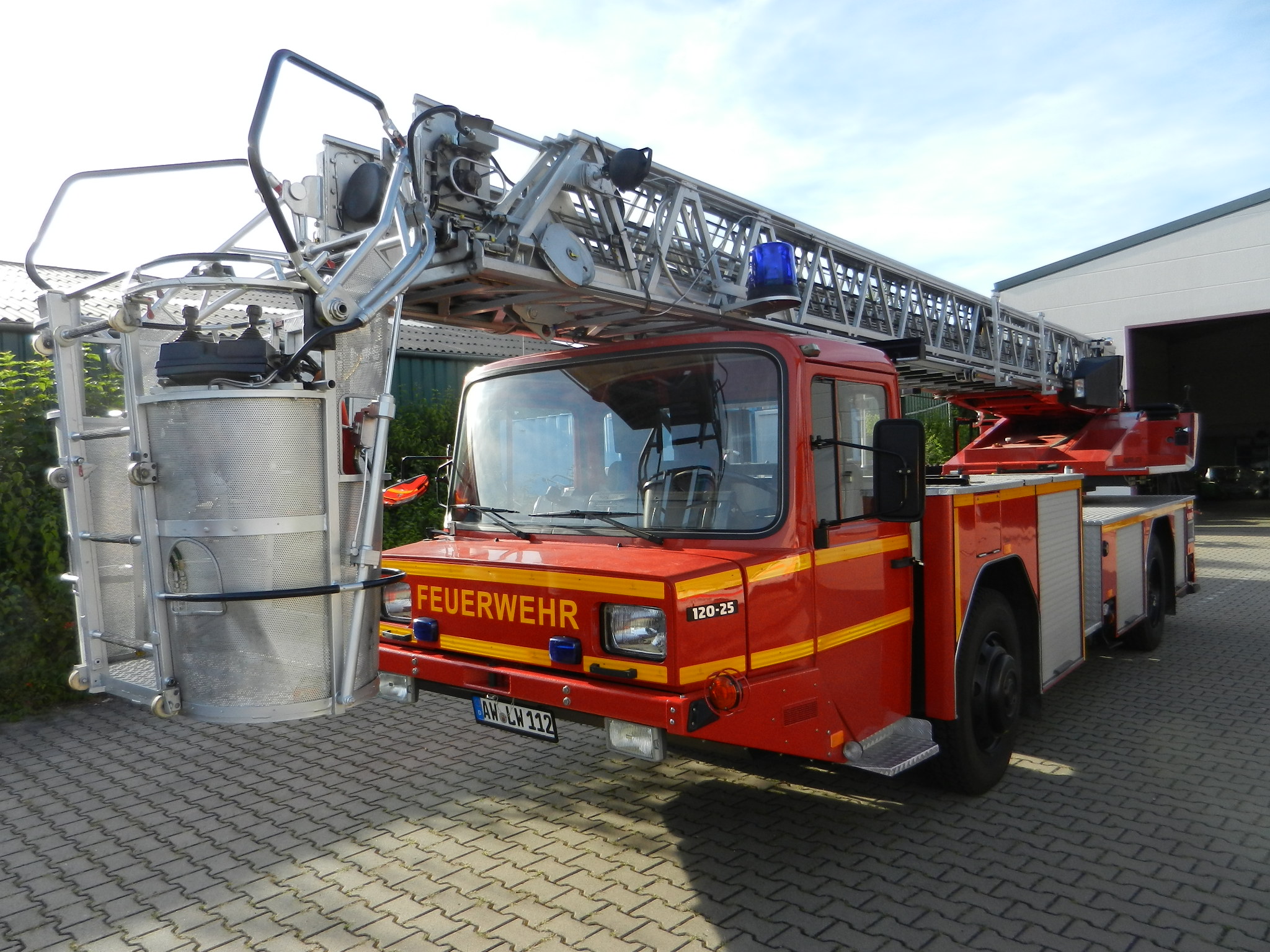 Verkaufe DLK23 12 N B IVECO Magirus Drehleiter Mit Rettungskorb verkaufe-dlk23-12-n-b-iveco-magirus-drehleiter-mit-rettungskorb