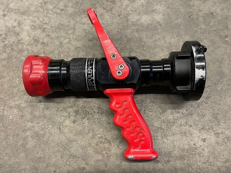 hohlstrahlrohr-rosenbauer-und-awg