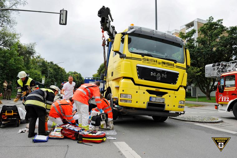 muenchen_unfall_lkw_hebt_sich_selbst_man