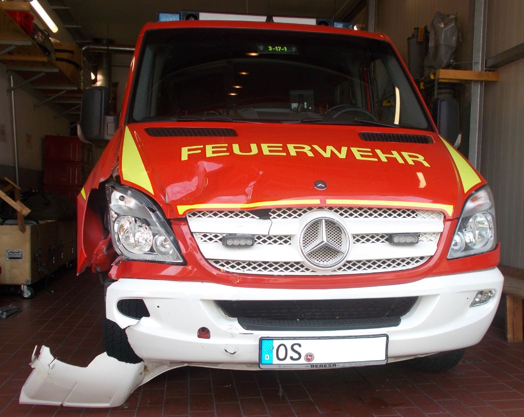 Osnabrueck_Unfallflucht_Feuerwehrauto.JP